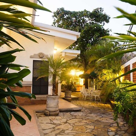Hotel El Almendro มานากัว ภายนอก รูปภาพ