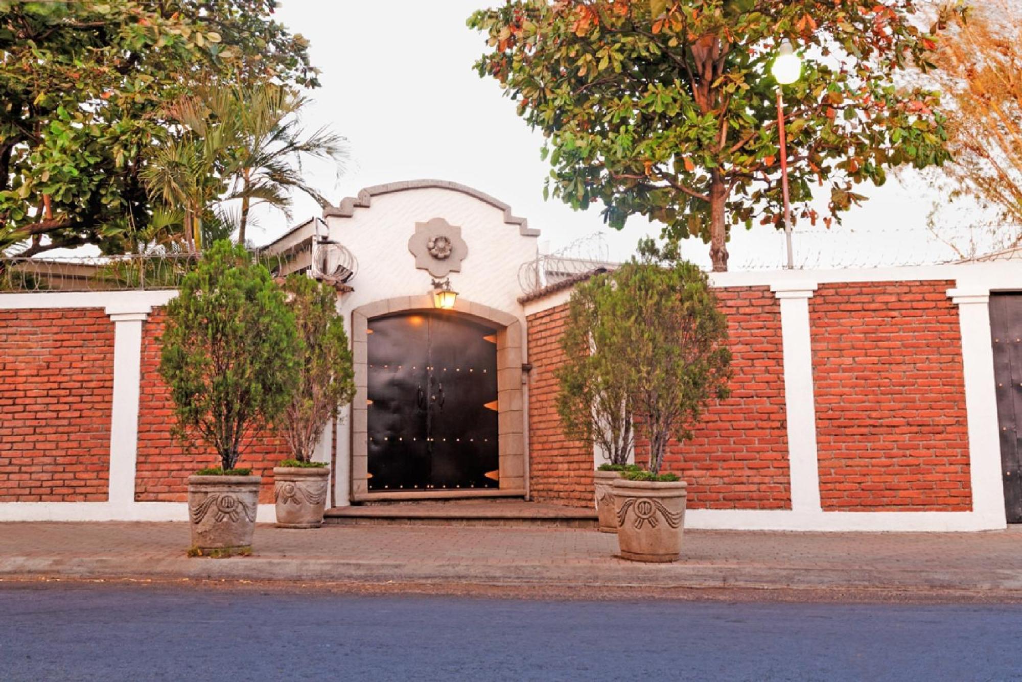 Hotel El Almendro มานากัว ภายนอก รูปภาพ