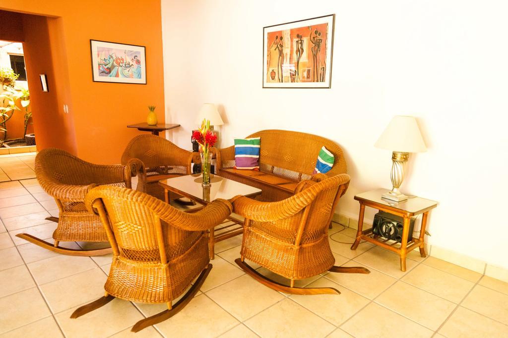 Hotel El Almendro มานากัว ภายนอก รูปภาพ