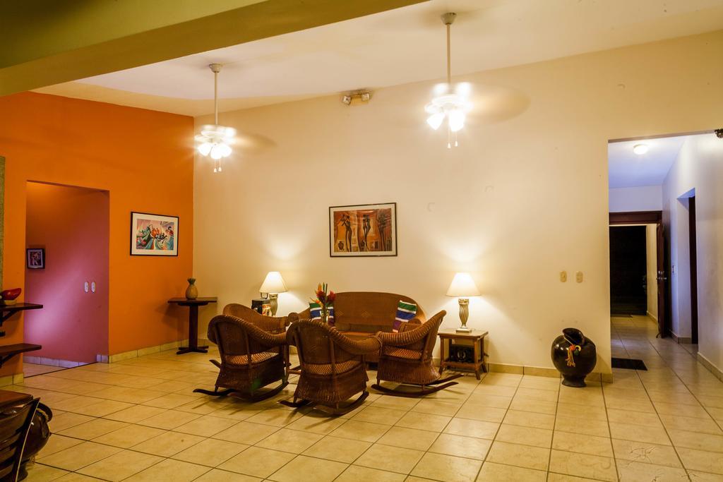 Hotel El Almendro มานากัว ภายนอก รูปภาพ