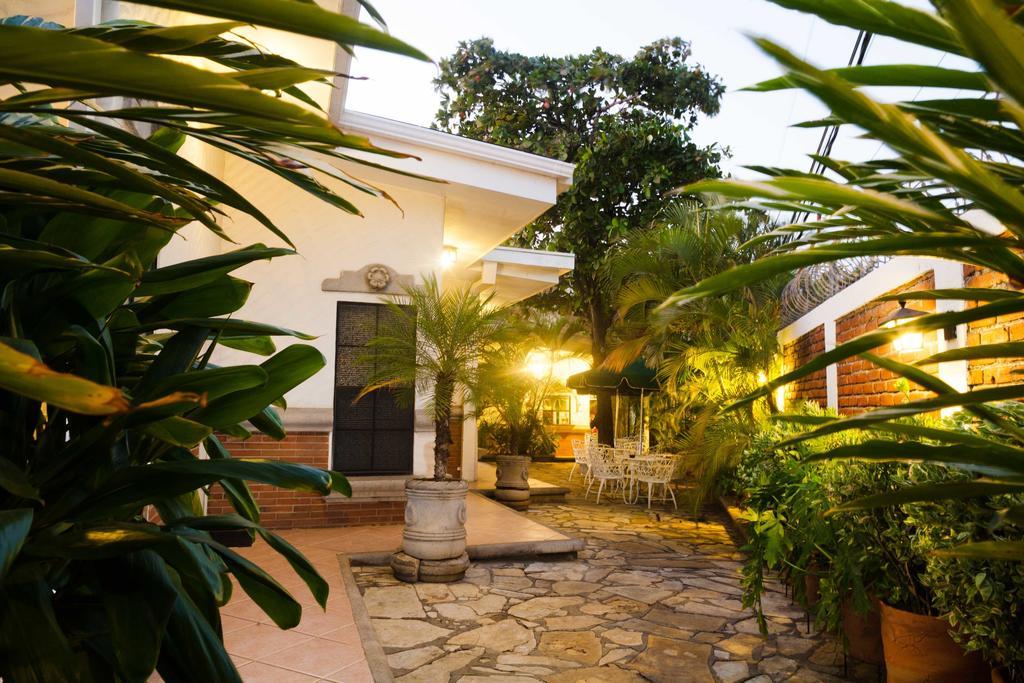 Hotel El Almendro มานากัว ภายนอก รูปภาพ