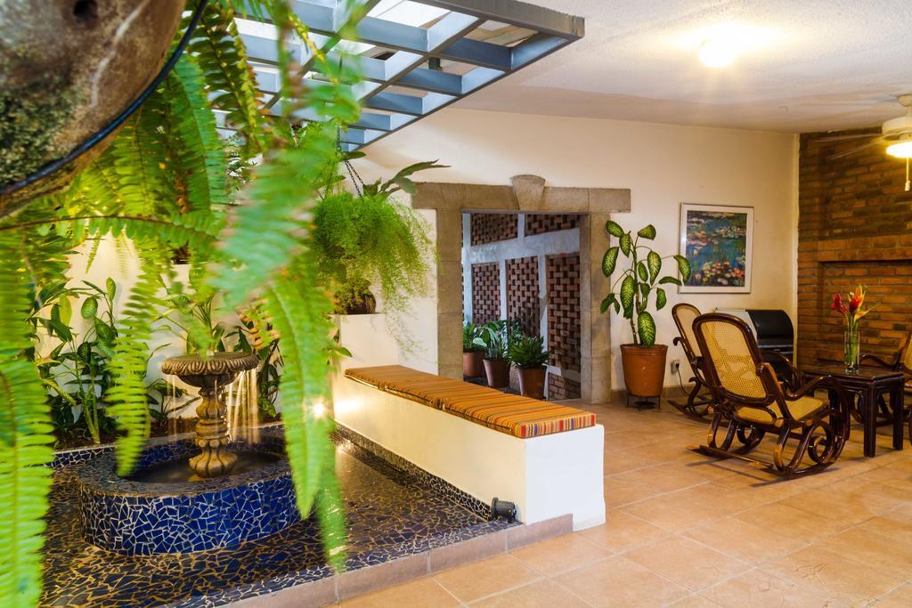 Hotel El Almendro มานากัว ภายนอก รูปภาพ