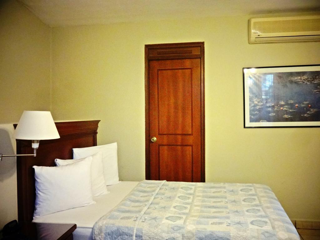 Hotel El Almendro มานากัว ภายนอก รูปภาพ