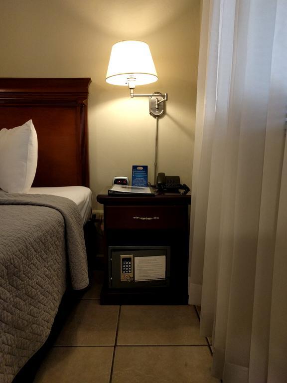 Hotel El Almendro มานากัว ภายนอก รูปภาพ