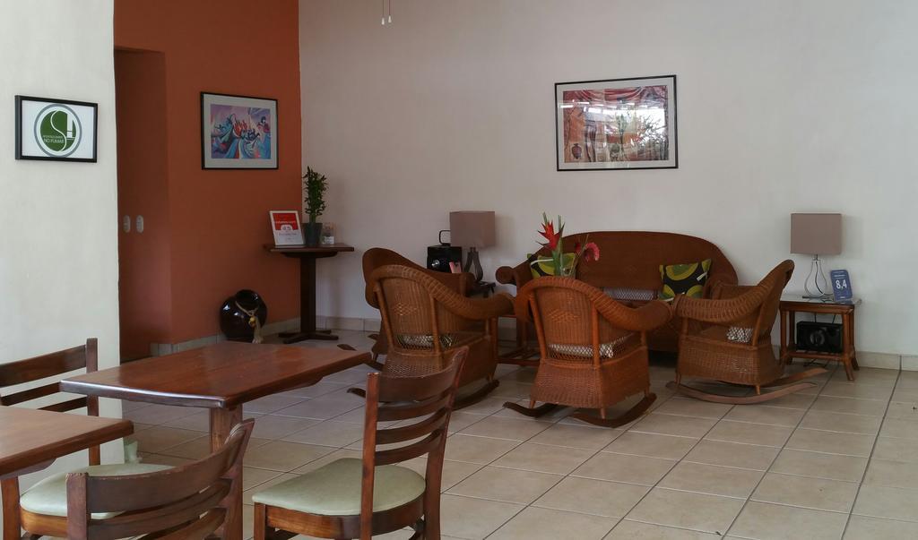 Hotel El Almendro มานากัว ภายนอก รูปภาพ