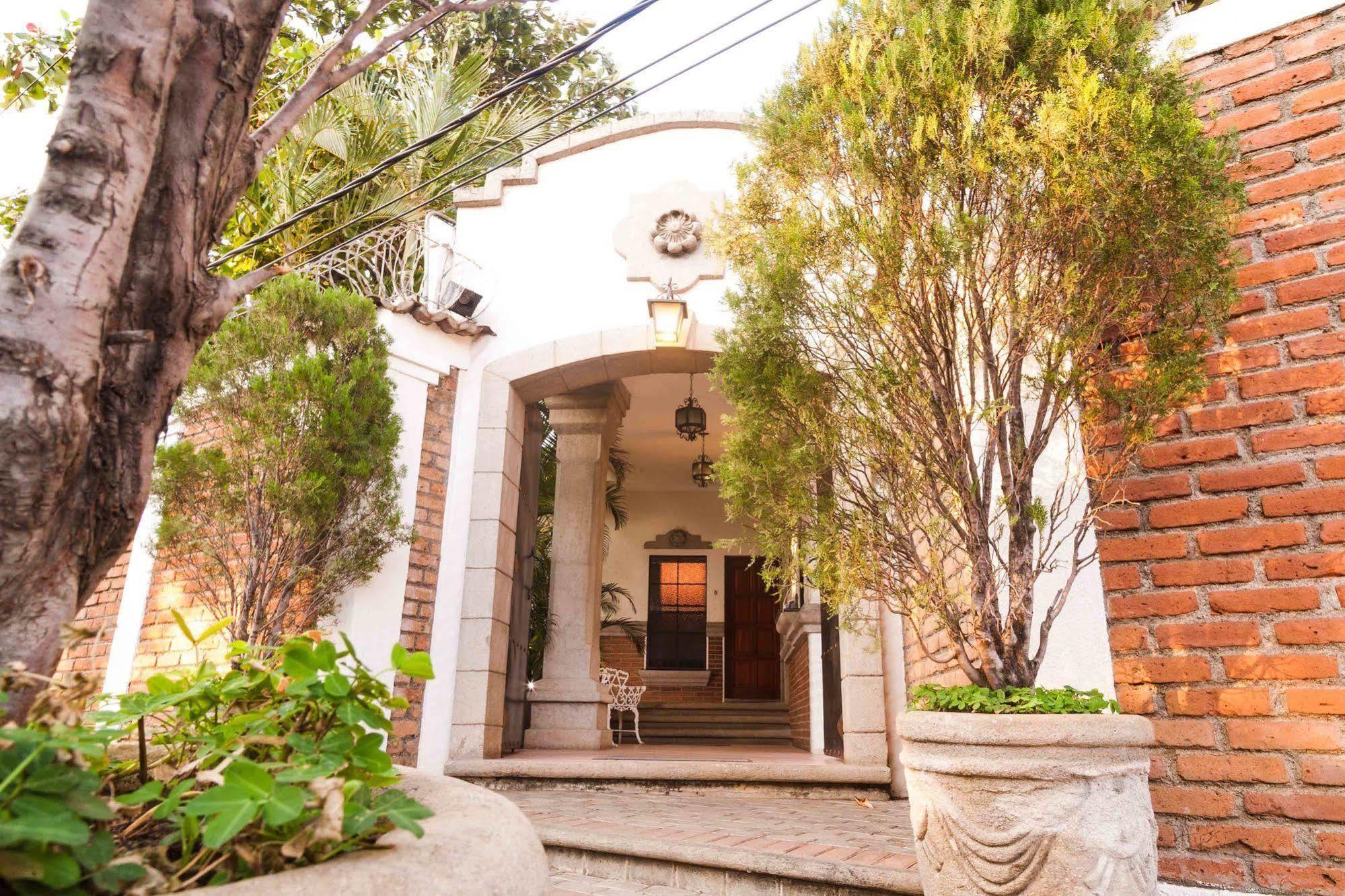 Hotel El Almendro มานากัว ภายนอก รูปภาพ