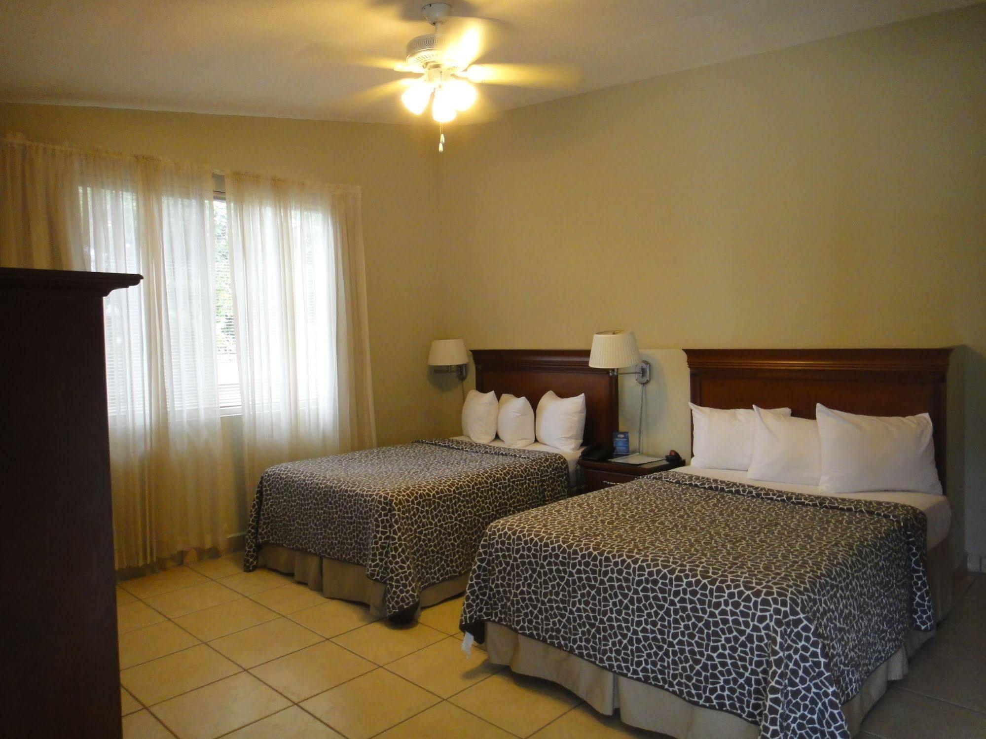 Hotel El Almendro มานากัว ภายนอก รูปภาพ