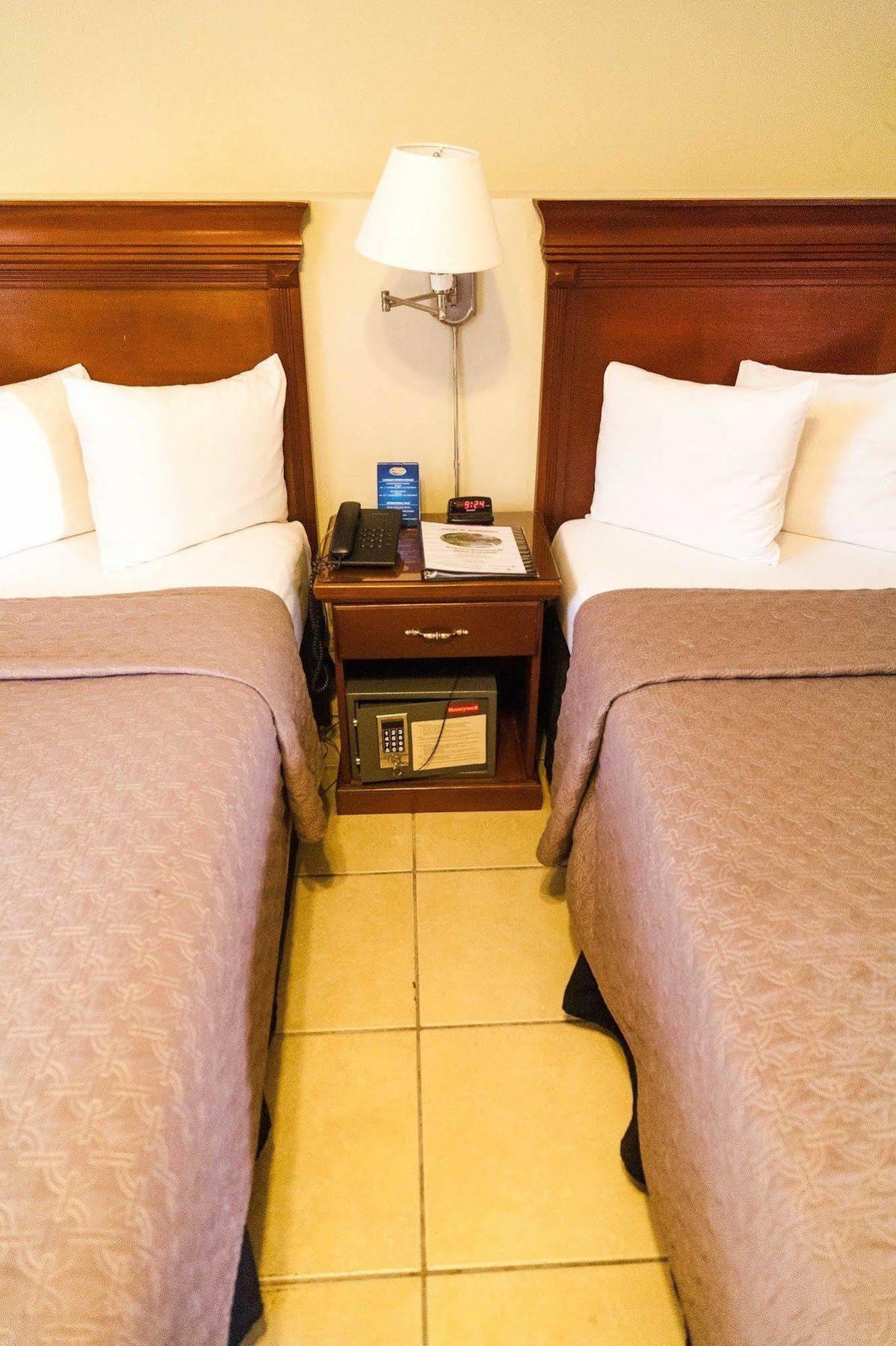 Hotel El Almendro มานากัว ภายนอก รูปภาพ
