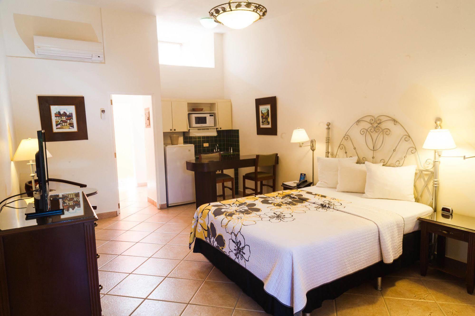 Hotel El Almendro มานากัว ภายนอก รูปภาพ
