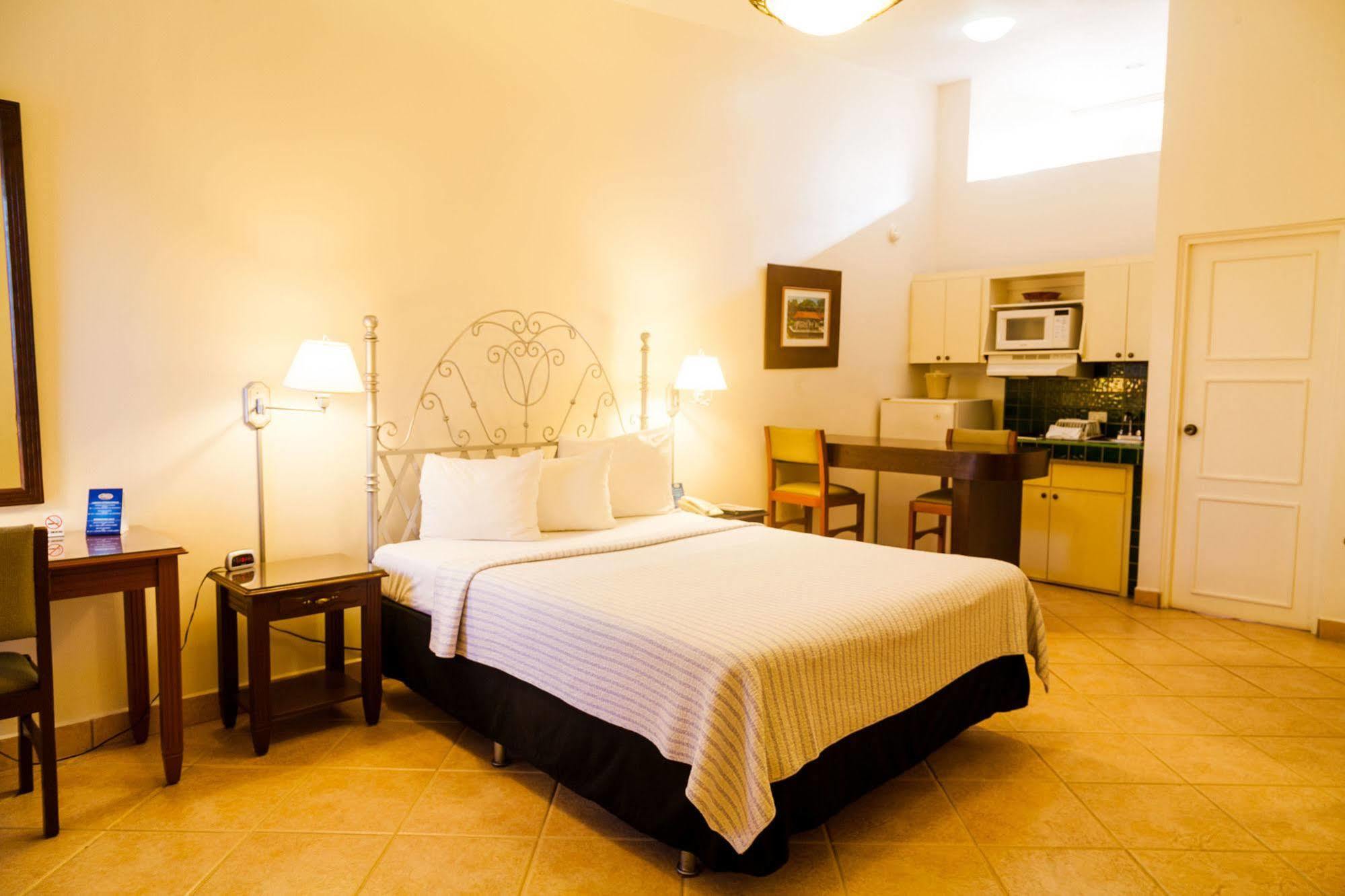 Hotel El Almendro มานากัว ภายนอก รูปภาพ