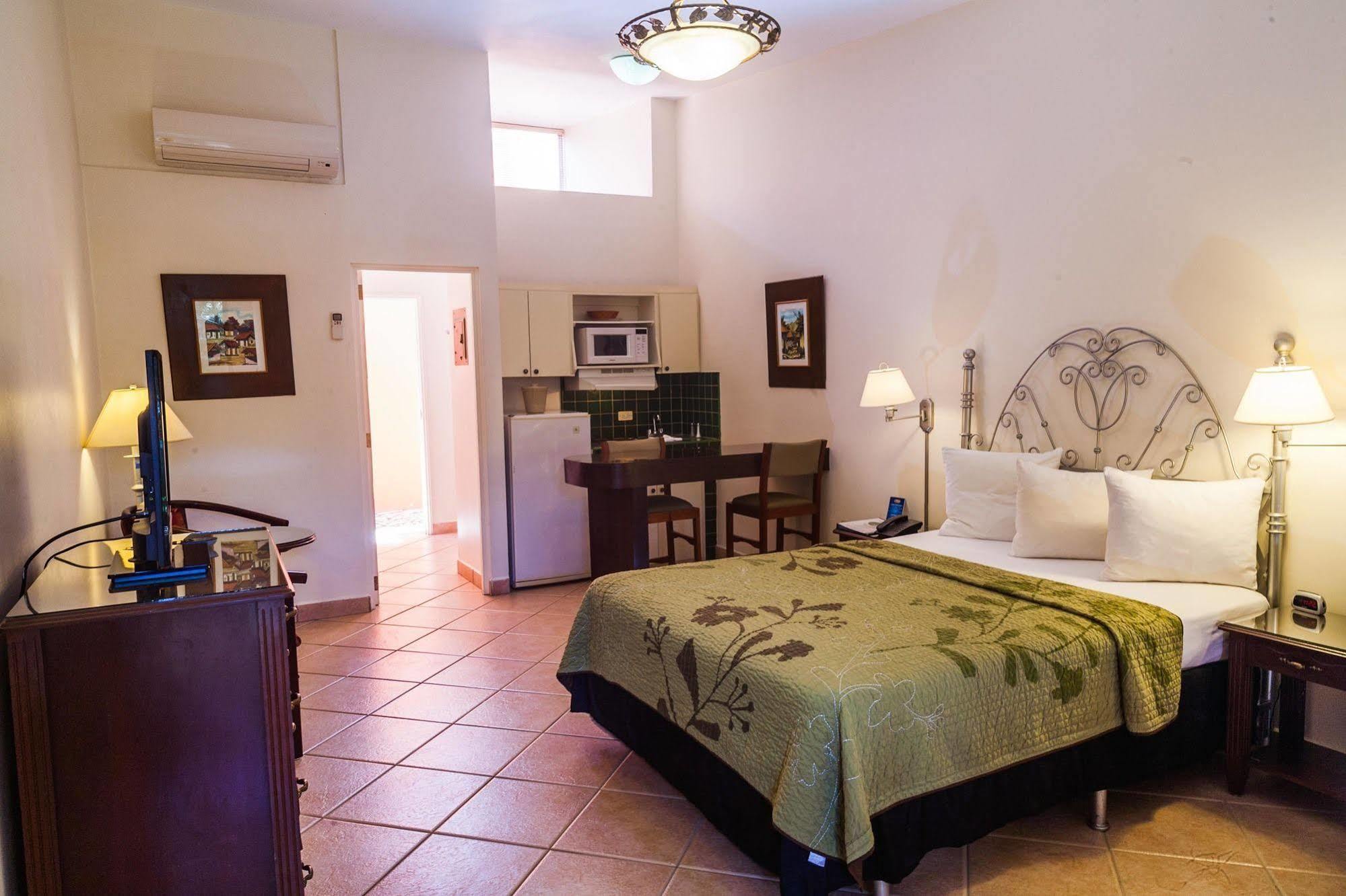 Hotel El Almendro มานากัว ภายนอก รูปภาพ